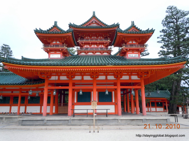Large red building tall tower free wallpaper - medium preview image