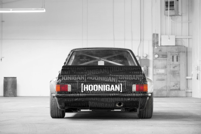 Black white truck garage engine free wallpaper for desktop - medium preview image