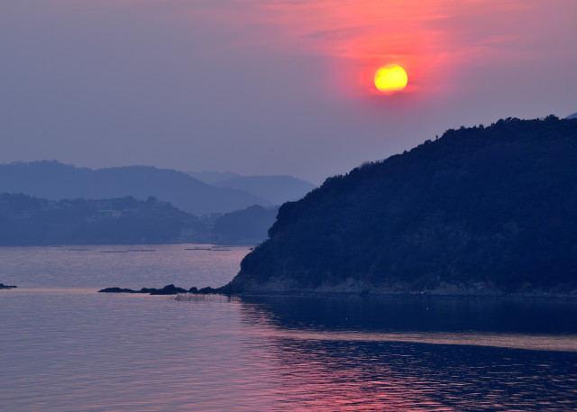 Sunset water mountain boat background free wallpaper - medium preview image