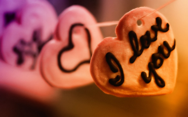 Heart shaped cookies hanging string free wallpaper - medium preview image