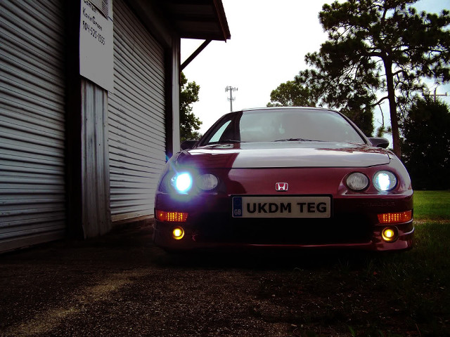 Car parked garage lights on free wallpaper - medium preview image