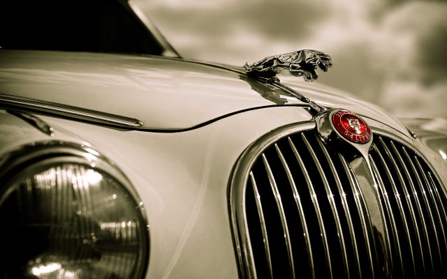 Classic car chrome grille red free wallpaper - medium preview image
