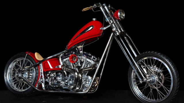 Red motorcycle black floor chrome free wallpaper - medium preview image