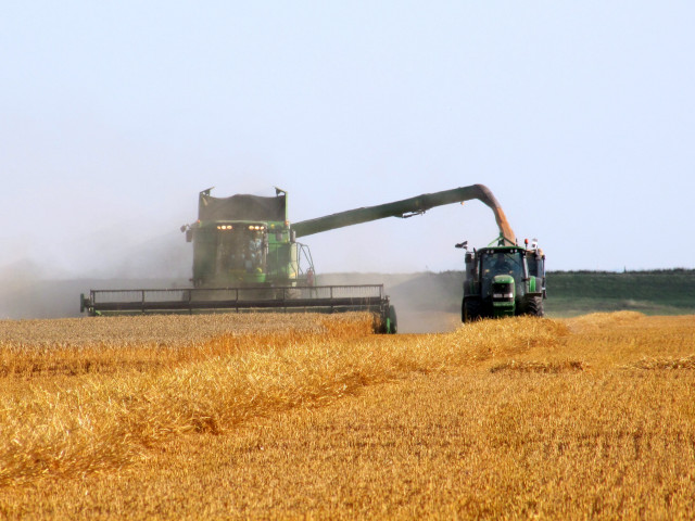Combine grain harvest field tractor free wallpaper - medium preview image