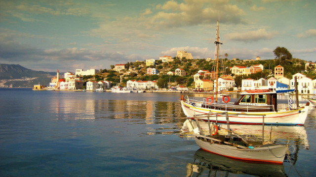 Boat docked water city hillside free wallpaper - medium preview image
