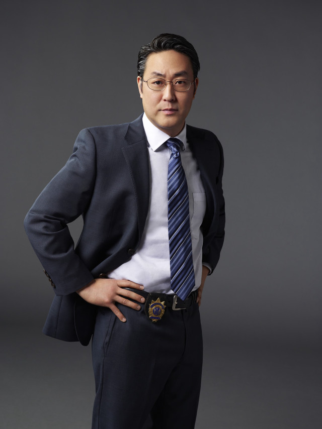 Man suit tie posing picture #25 free wallpaper - medium preview image