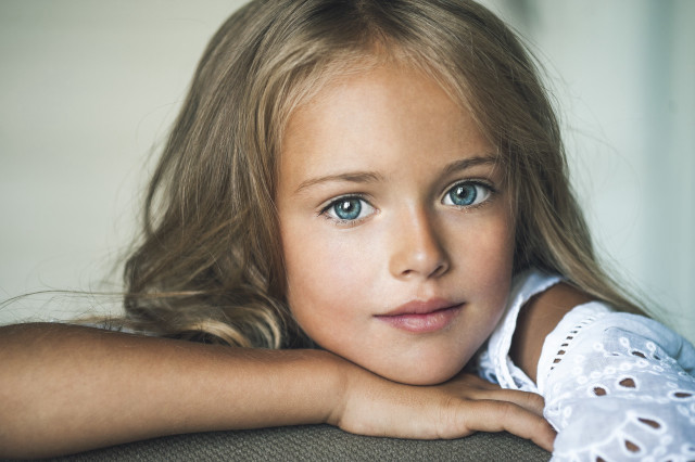 Little girl blue eyes serious free wallpaper - medium preview image