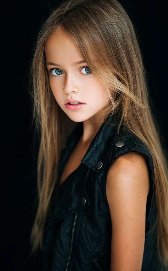 Young girl long hair blue free wallpaper - medium preview image