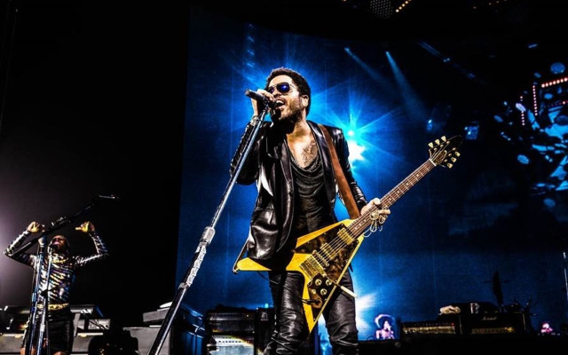 Man guitar stage microphone stand #4 free wallpaper - medium preview image