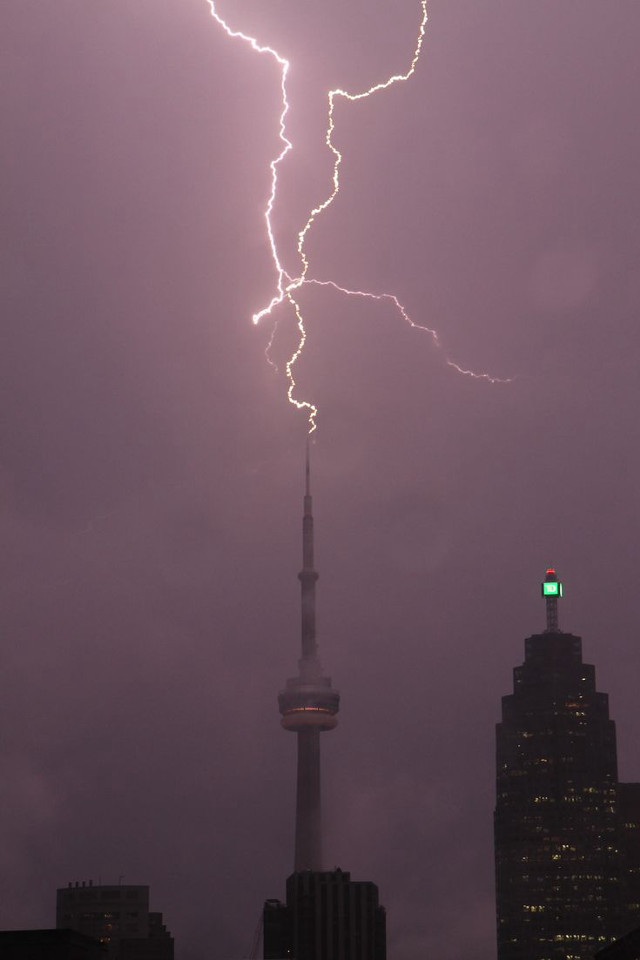 Lightning bolt hitting building toronto free wallpaper - medium preview image