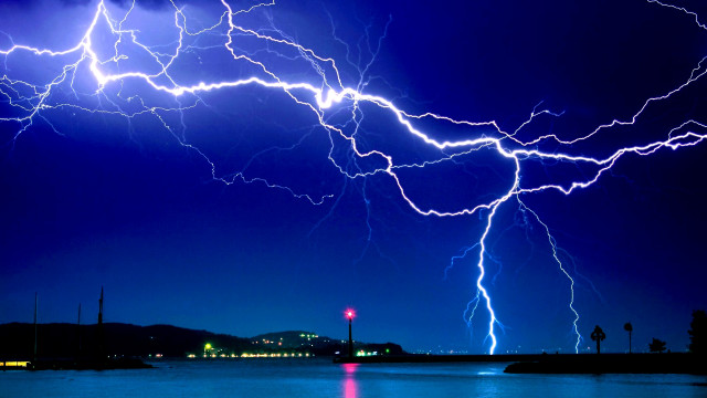 Lightning storm water night red free wallpaper - medium preview image