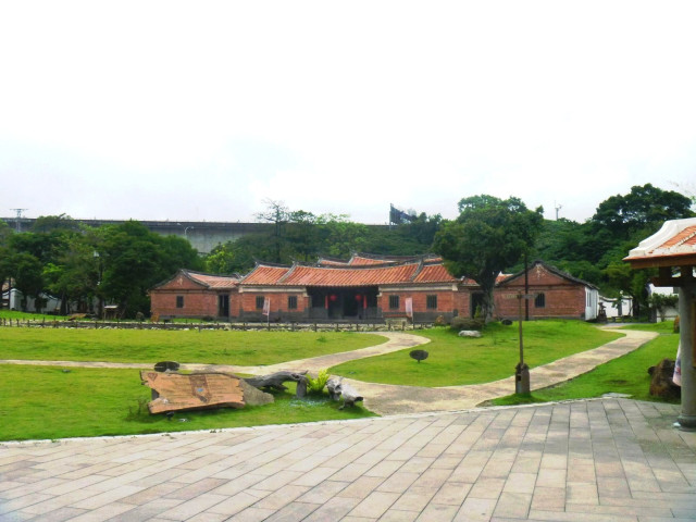 Grassy area building walkway pavilion free wallpaper - medium preview image