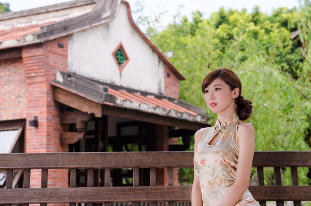 Woman dress bench building red free wallpaper - medium preview image