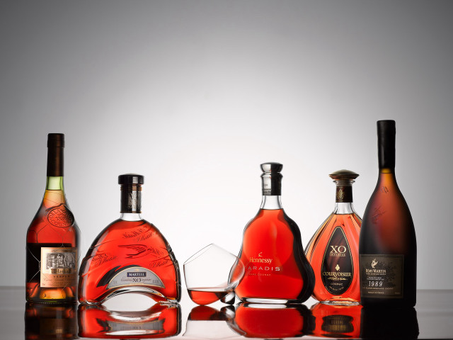 Wine bottles still life gradient free wallpaper - medium preview image