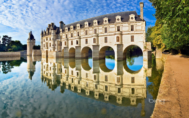 Castle bridge water sky clouds free wallpaper - medium preview image