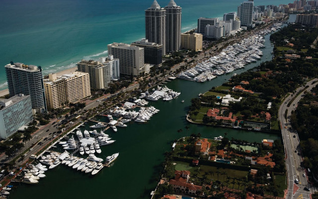 City boats buildings water background free wallpaper - medium preview image