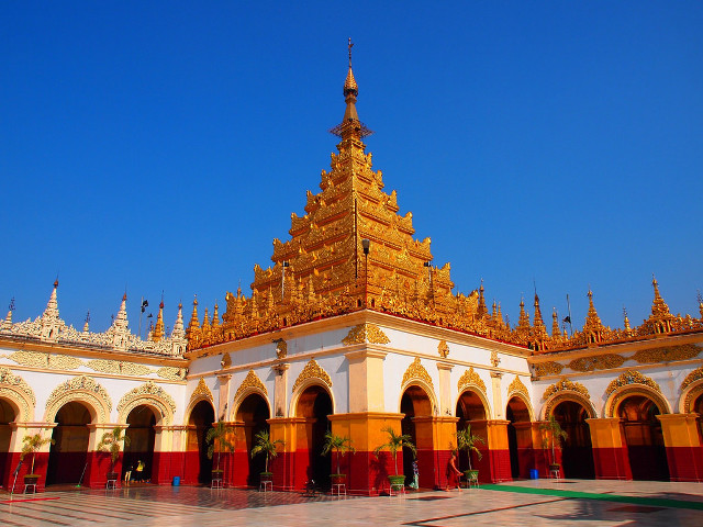 Large building gold roof clock free wallpaper - medium preview image