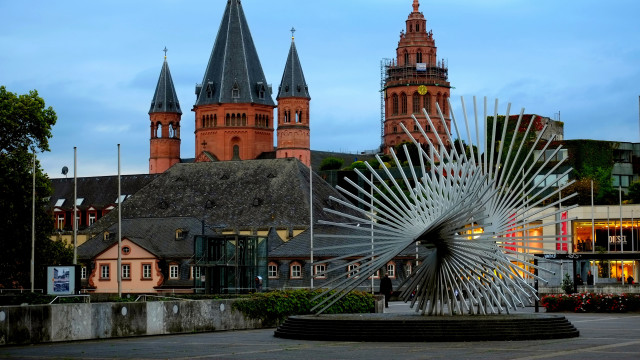Large metal sculpture clock tower #2 free wallpaper for desktop - medium preview image
