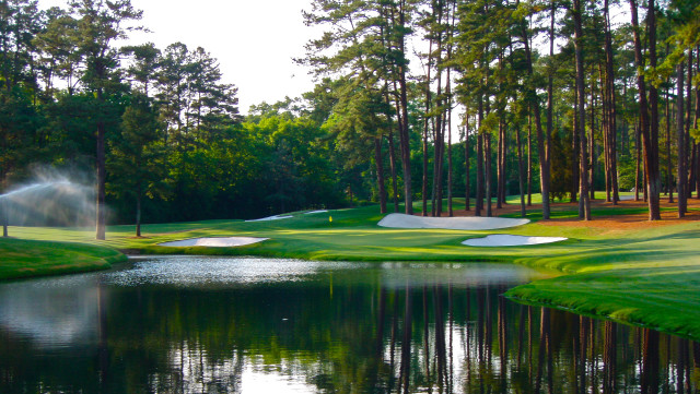 Golf course pond sprinkler background #2 free wallpaper - medium preview image