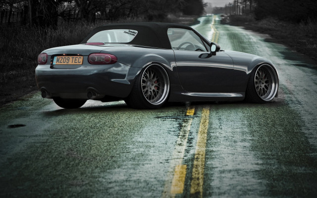 Car parked rain top down free wallpaper - medium preview image