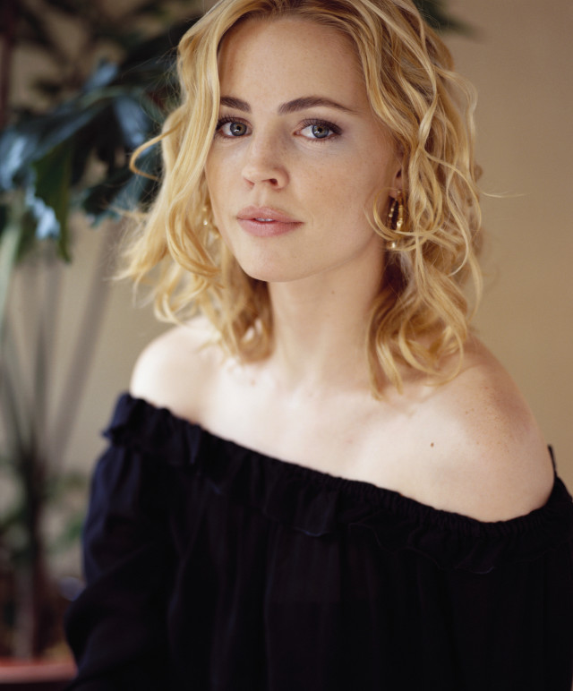 Blonde blues eyes portrait offshoulder free wallpaper - medium preview image