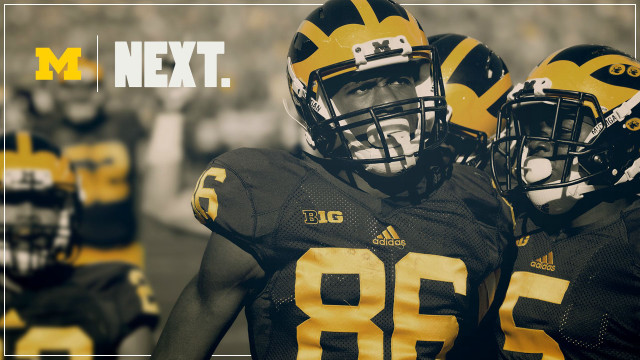 Football players uniform group next free wallpaper - medium preview image