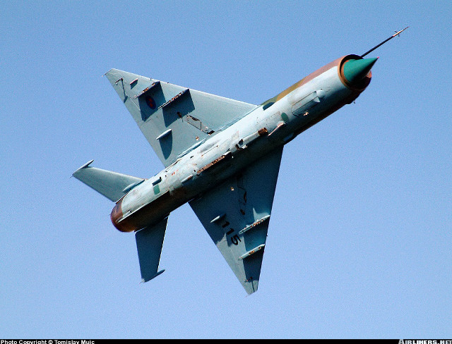 Fighter jet blue sky green free wallpaper - medium preview image