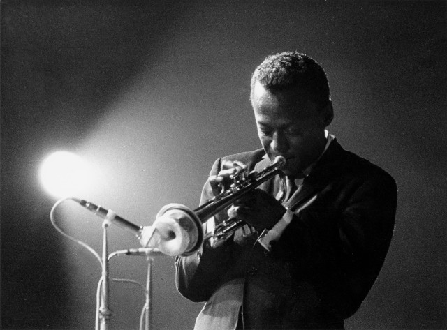 Man playing trumpet microphone stand free wallpaper - medium preview image
