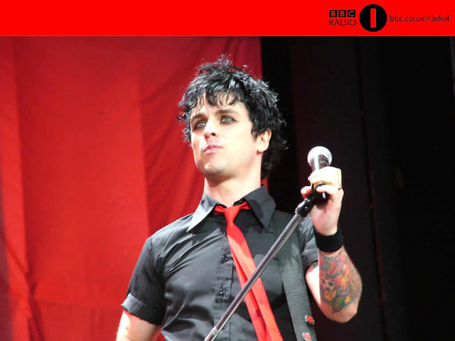 Man microphone red tie stage free wallpaper - medium preview image