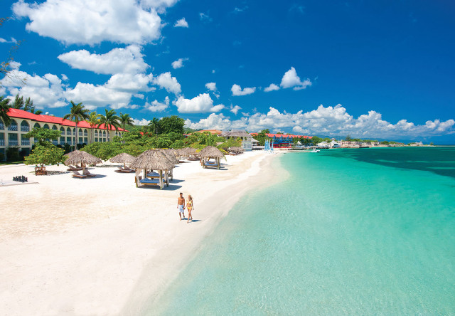 Beach couple walking hotel thatched free wallpaper - medium preview image