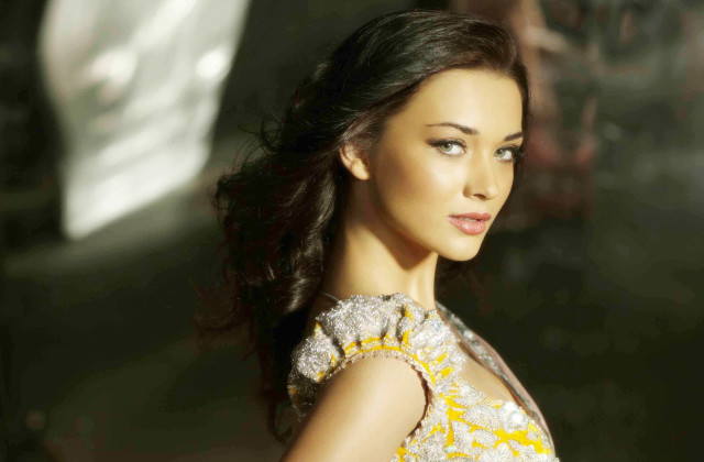 Woman long hair dress runway free wallpaper - medium preview image