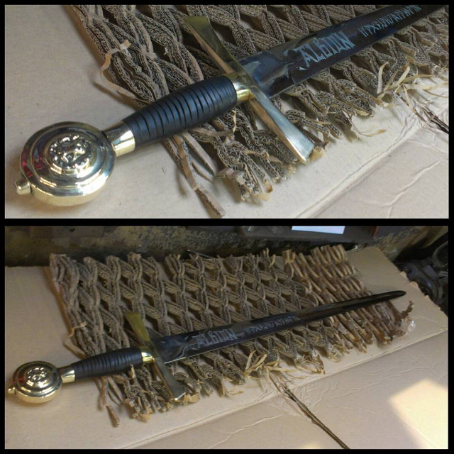 Brush closeup holder table cloth free wallpaper - medium preview image