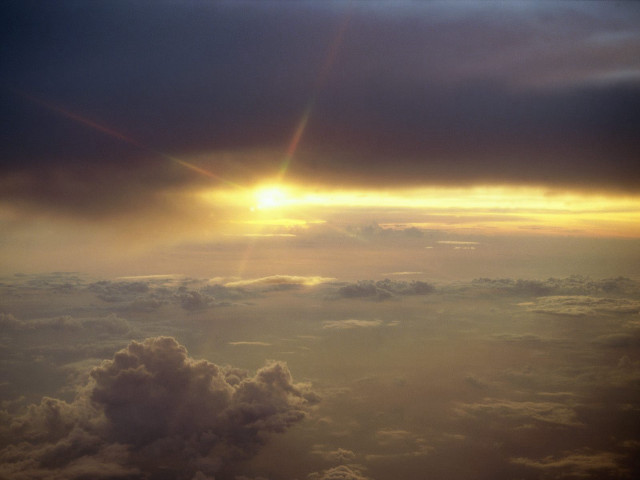 Sunshine clouds yellow rays dark free wallpaper - medium preview image