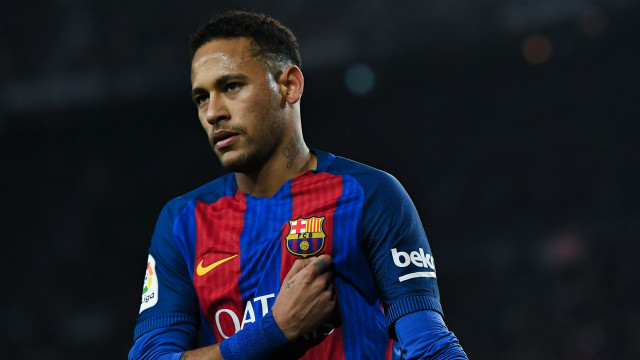 Man blue red shirt soccer free wallpaper - medium preview image