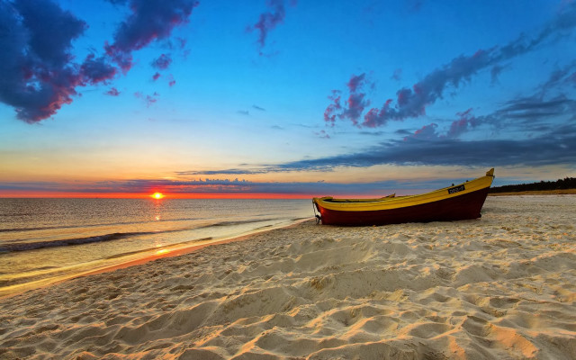 Boat beach sunset clouds ocean free wallpaper - medium preview image