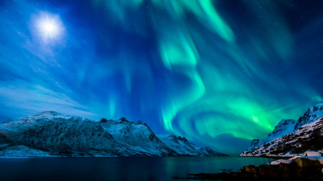 Beautiful sky green blue lights #3 free wallpaper - medium preview image