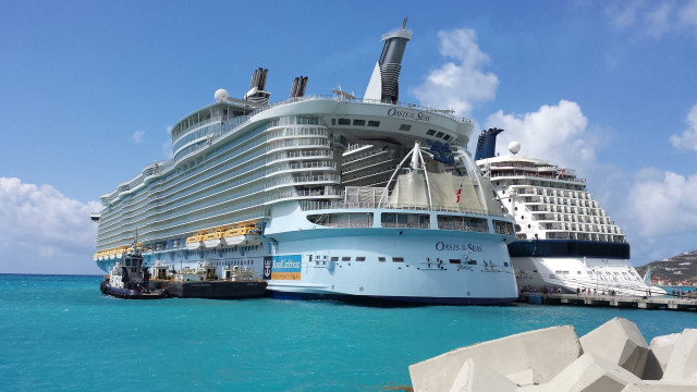 Cruise ship docked ocean small free wallpaper - medium preview image
