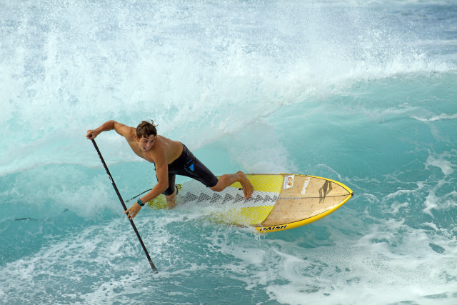 Man paddle surfboard wave ocean free wallpaper - medium preview image