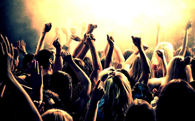 Concert crowd epylon ship explosion free wallpaper - medium preview image