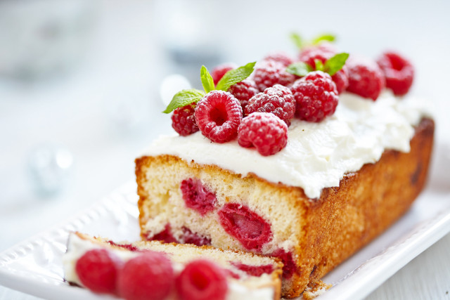 Cake white frosting raspberries plate free wallpaper - medium preview image