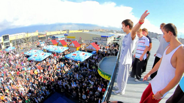 Men stage crowd people event free wallpaper - medium preview image
