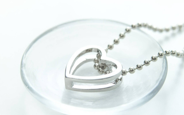 Heart pendant ballchain glassplate beadnecklace free wallpaper - medium preview image