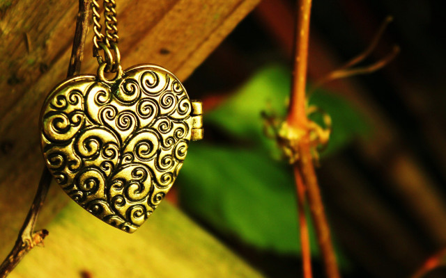 Heart pendant chain tree leaves free wallpaper - medium preview image