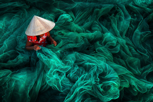 Woman hat green dress sitting free wallpaper - medium preview image
