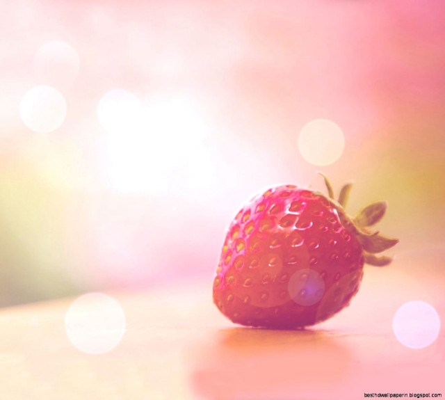 Strawberry table blurry background image free wallpaper - medium preview image