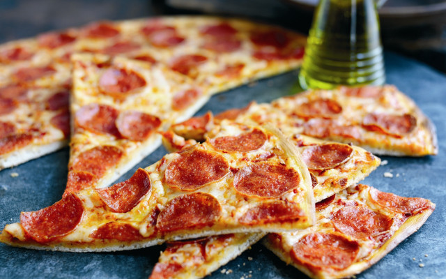 Pizza vase flowers closeup blurry free wallpaper - medium preview image