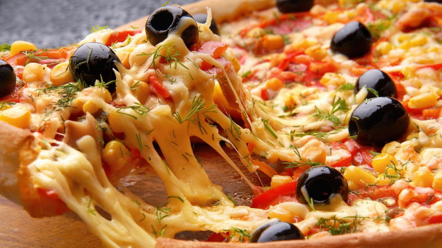 Pizza olives tomatoes cheese lift free wallpaper - medium preview image