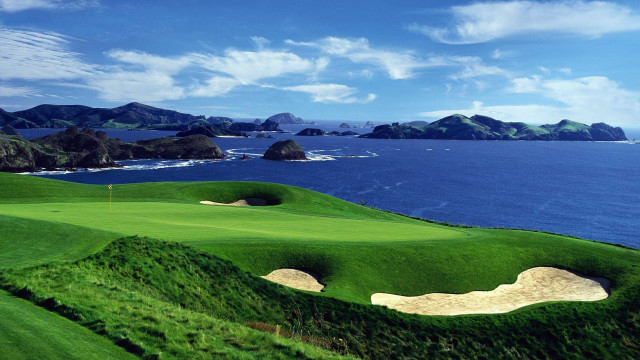 Golf course ocean view mountains free wallpaper - medium preview image