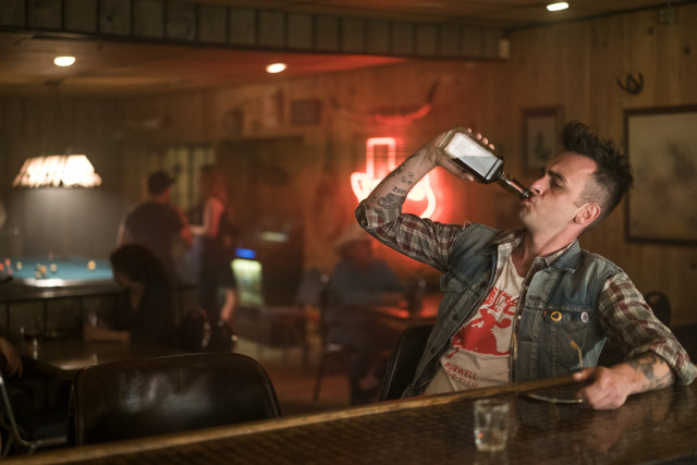 Man drinking beer bar night free wallpaper - medium preview image