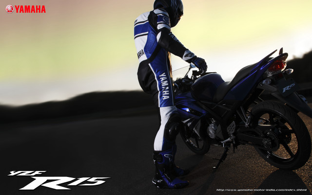 Farid mansour motorcycle helmet photorealism free wallpaper - medium preview image